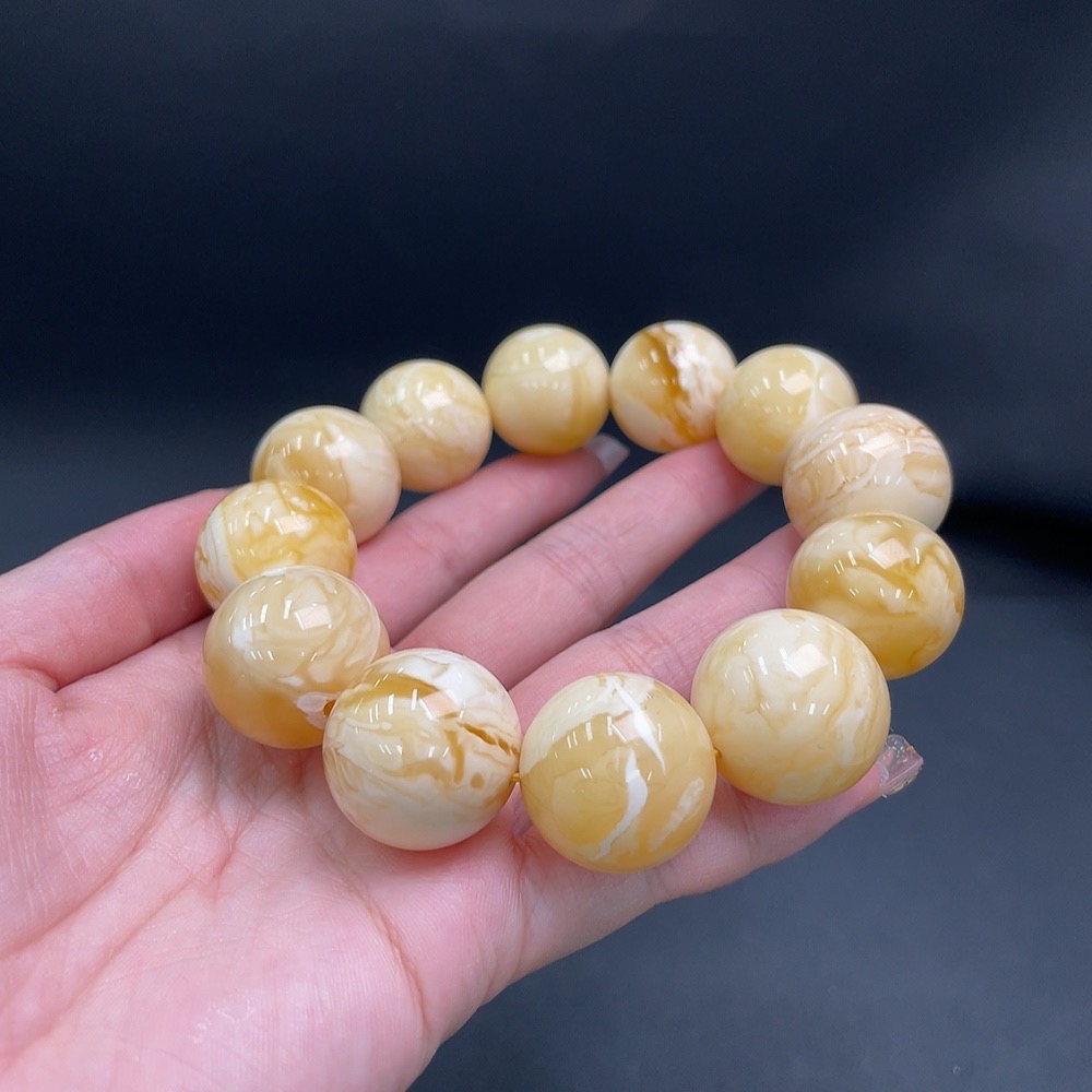 沈阳蜜蜡回收多少钱？同样一条蜜蜡手串，为什么价格能差很多