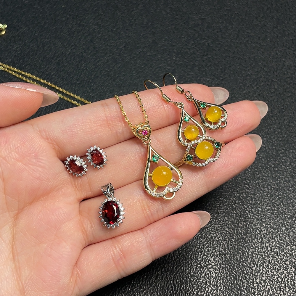 C33921120 Garnet + Amber Jewelry Non-Gold Total Weight Approx. 9.92g Sell as a Lot