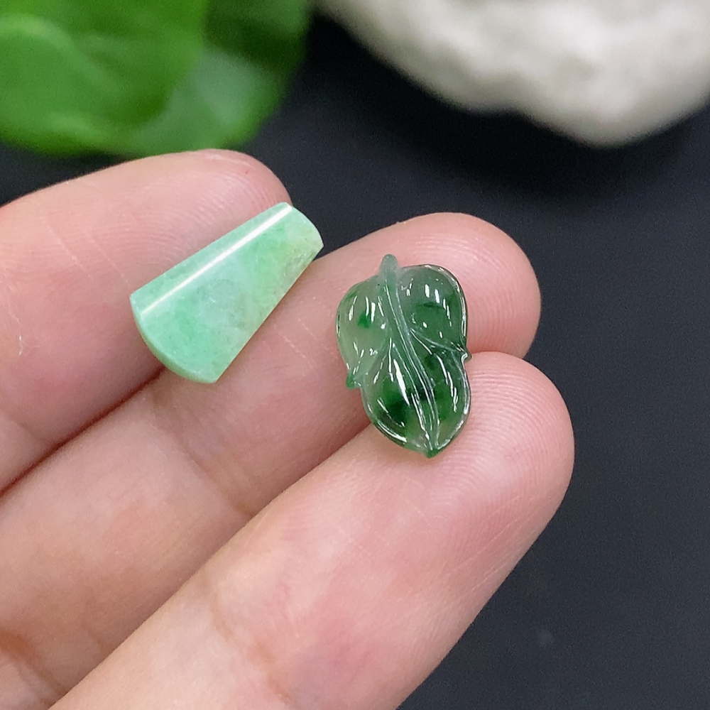 F35157374 Jadeite Inlaid Pieces Sell as a Lot