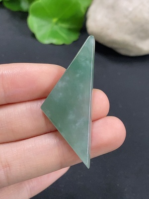 F46600112 翡翠挂件 货品总约重6.76g