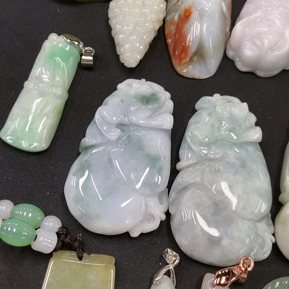F15622212 Jadeite Pendants Sell as a Lot Color Undetermined (Non-Gold Inlaid)