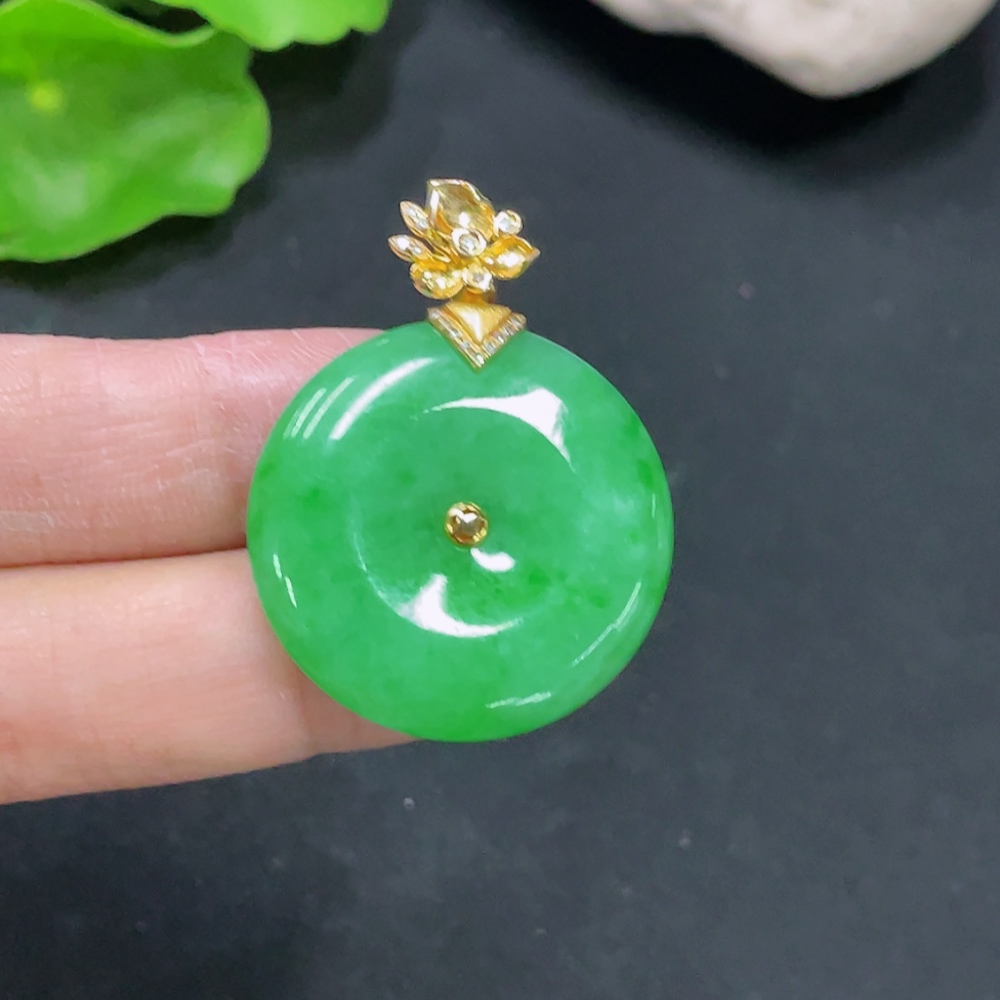 F31691202 JadeitePendant Peace Buckle 18k Gold Setting with Diamond, Total Weight Approx. 7.62g