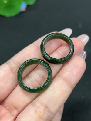 H46521297 和田玉戒圈 货品总重约6.1g