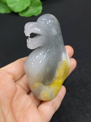 H46559400 和田玉手把件    熊   货品总重约94.7g   皮色成因未定   含其他矿物成份