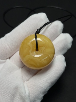C43158478 琥珀蜜蜡挂件 货品总重约18.09克 含绳