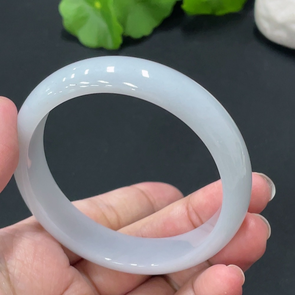 F21324745 Jadeite Round Bracelet Size 54.5 Total Weight 46.003g