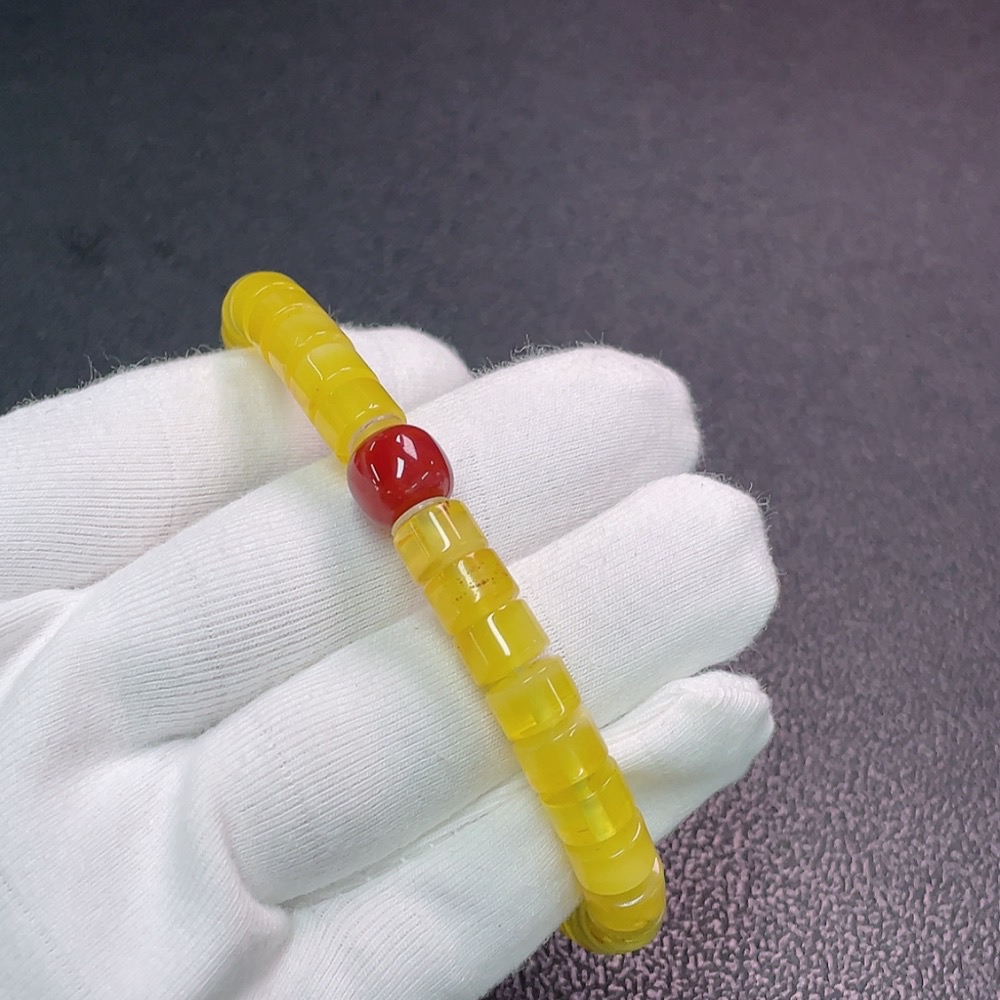 C33852072 Amber Beeswax Bracelet with Non-Natural Accent Stones, Total Weight Approx. 10.31g, Size About 7.6mm