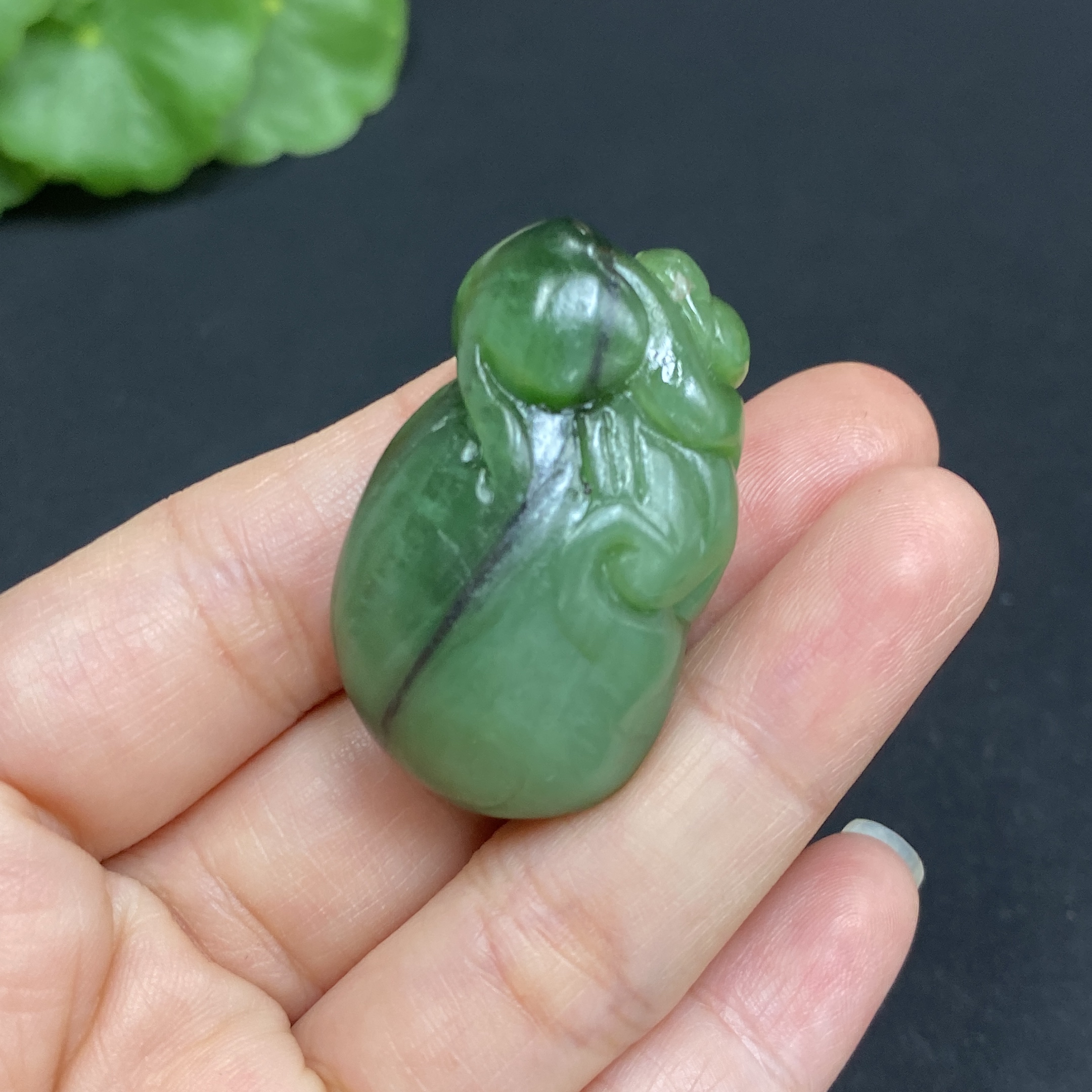 H34986390 Hetian Jade Jasper Pendant - Lucky Monkey Presenting Longevity - Total Weight: Approx. 20.2g