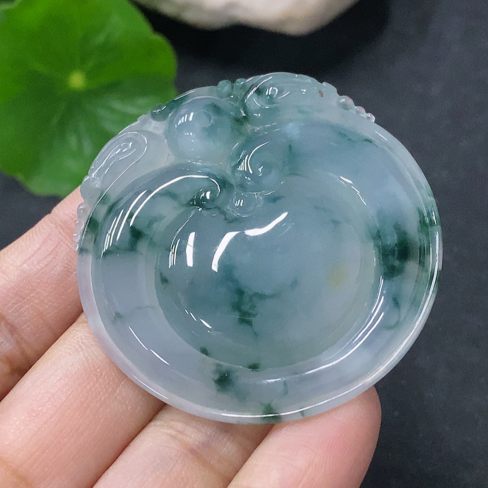 F33912795 Jadeite Auspicious Shell Pendant Total Weight: Approx. 22.7g
