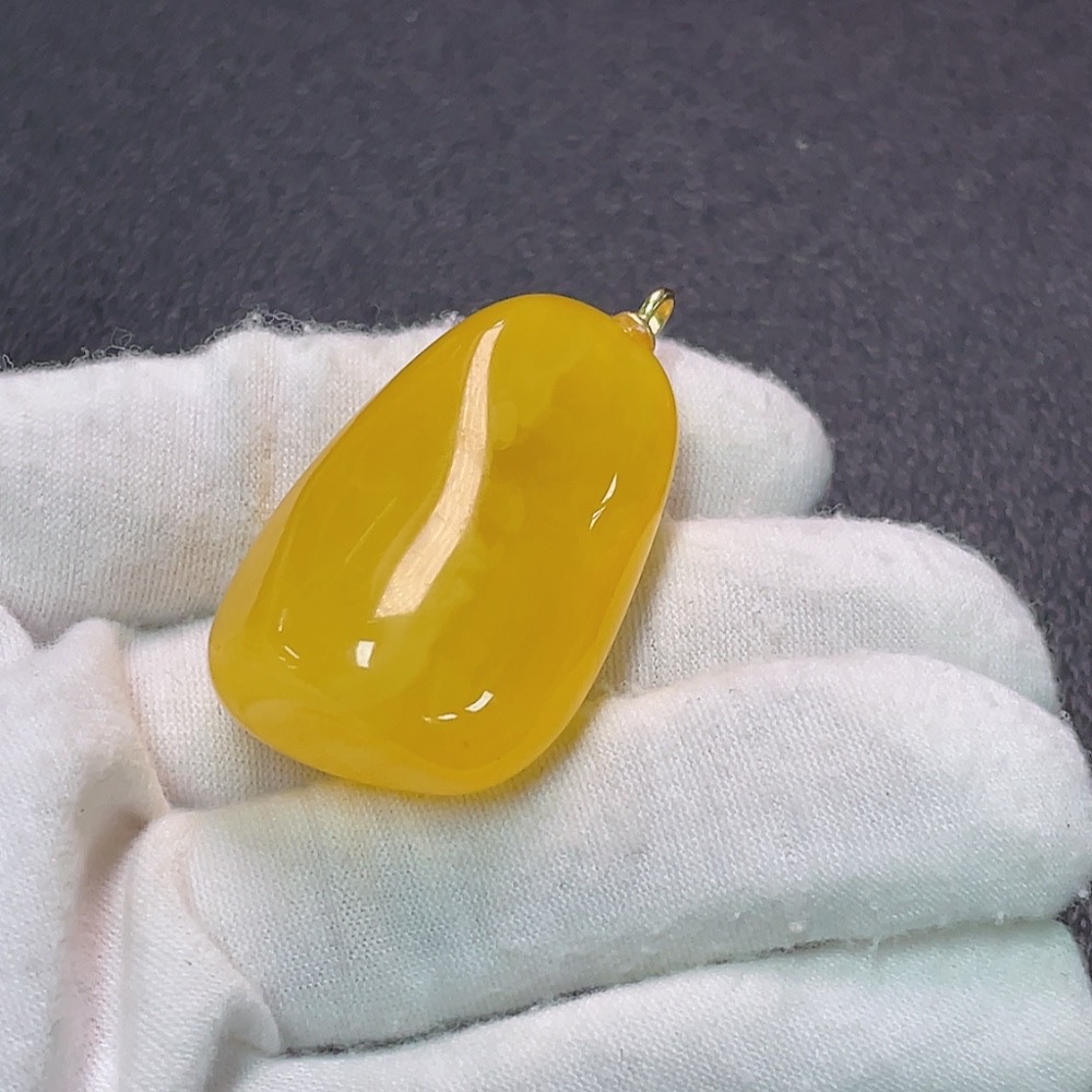 C34990311 Amber Beeswax Pendant Non-Gold Total Weight Approx. 10.65g