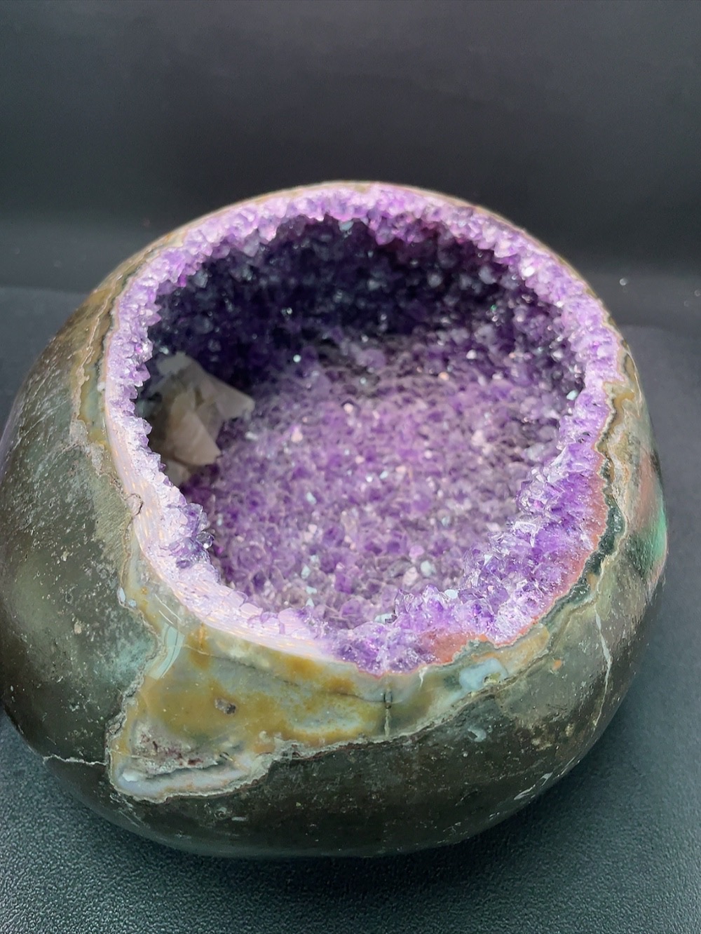 C32816438 Crystal Decoration, Base Not Natural, Total Weight Approx. 6.14kg, Sell as a Lot