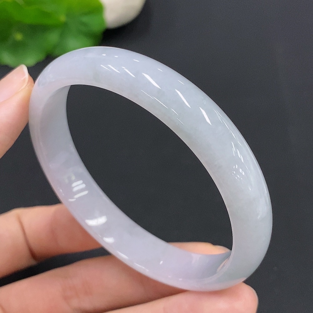 F29364601 Jadeite regular bangle (Total weight: approx. 40.1g, Inner diameter: 58)