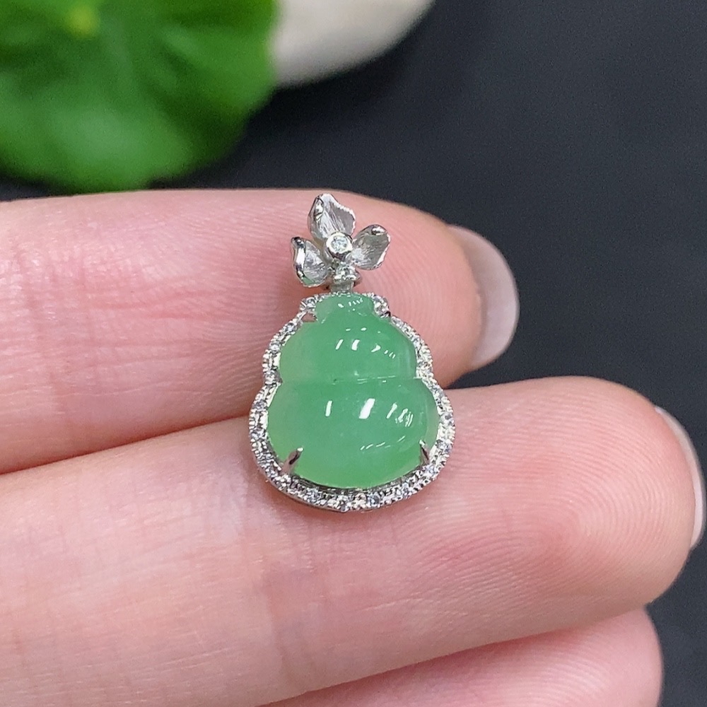 F34002951 Jadeite Gourd Inlaid Pendant 18k Gold Total Product Weight Approx. 1.19g Non-Diamond