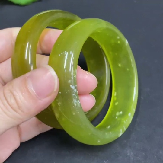H33860053 Xiuyan Jade (Serpentine Jade) Round Bracelet Size 54.3/54.2 Total Weight Approx. 102.1g