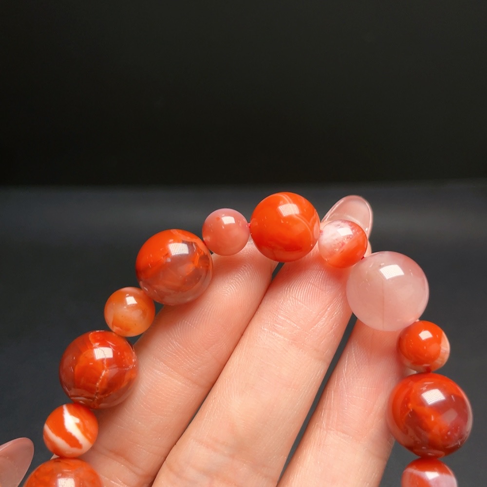 C29340406 South Red Agate Bracelet, approx. 7.7-12.2mm, total weight about 32.27g, visible organic matter, with Hetian Jade