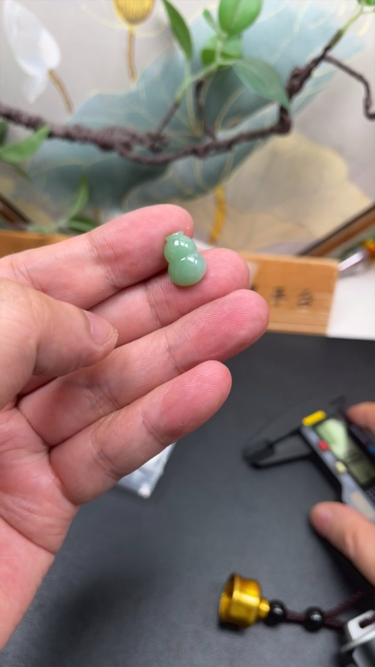 F34077478 Jadeite gourd inlay piece, total weight about 1.3g