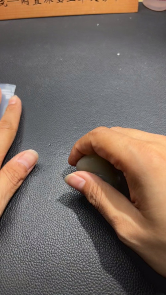 H29326181 Hetian Jade Seed Material Pendant - Buddha Statue - Undetermined Skin Color Origin - Total Weight Approx. 42.1g