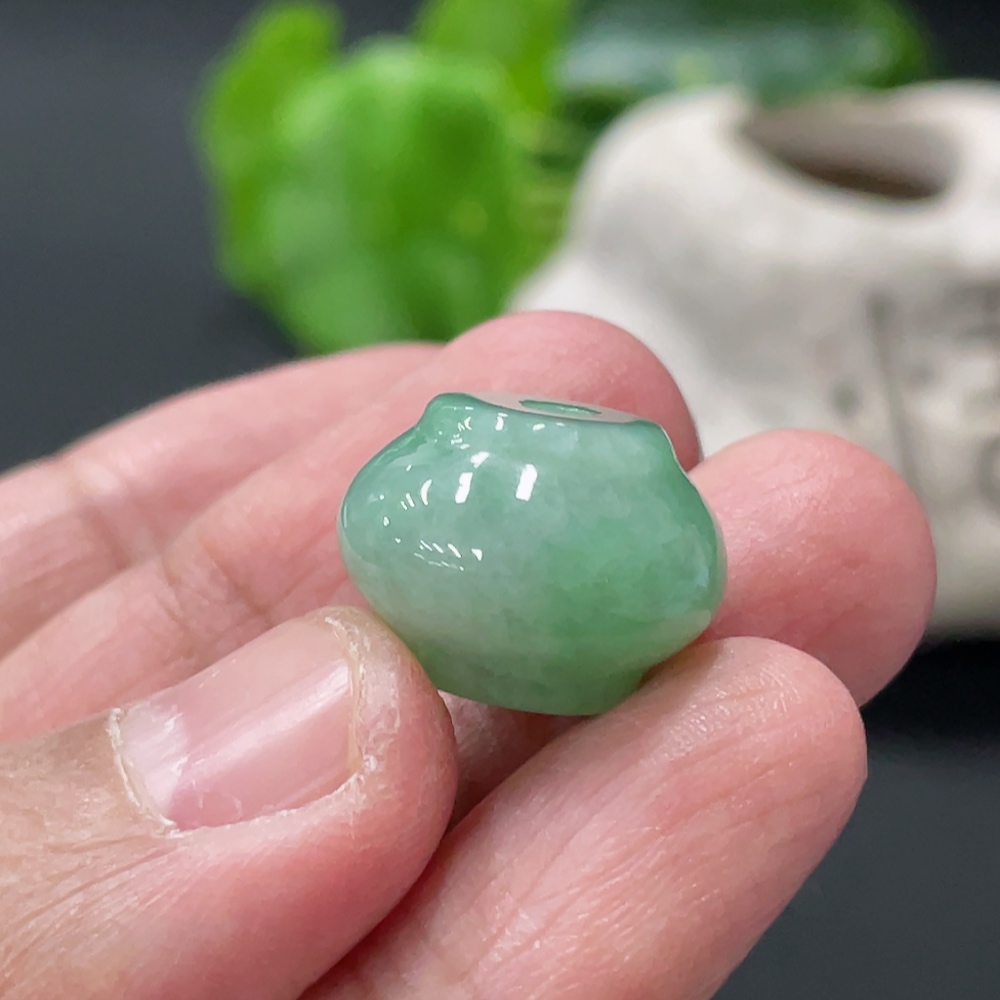 F35080185 Jadeite Beads Approx. 16.5mm Total Weight Approx. 5.7g