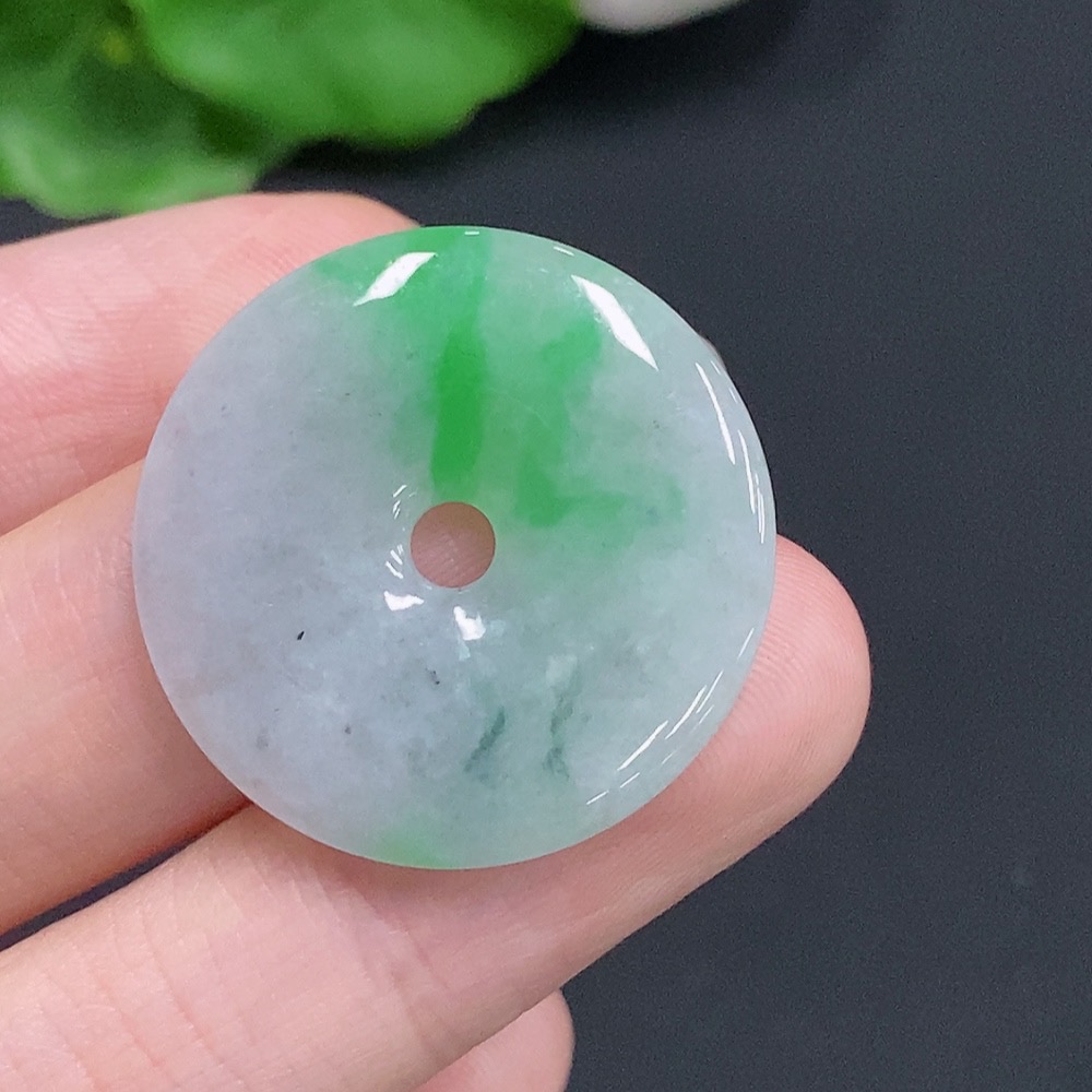 F30514010 JadeitePeace Buckle, total weight approximately 4.7g