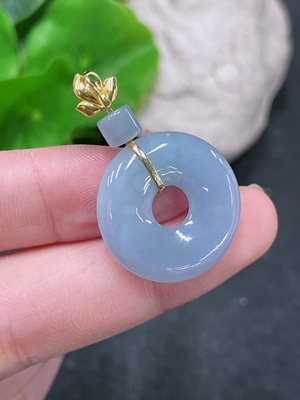 F33864716 Jadeite Pendant with 18K Clasp Total Weight Approx. 4.47g