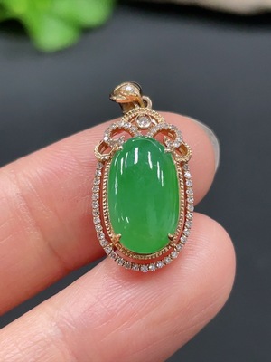 F25929324 Jadeite Cabochon Pendant with 18K Gold Mount, Total Weight Approx. 2.86g