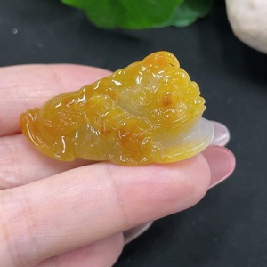 F34032326 Jadeite Tri-leg Golden Toad Pendant