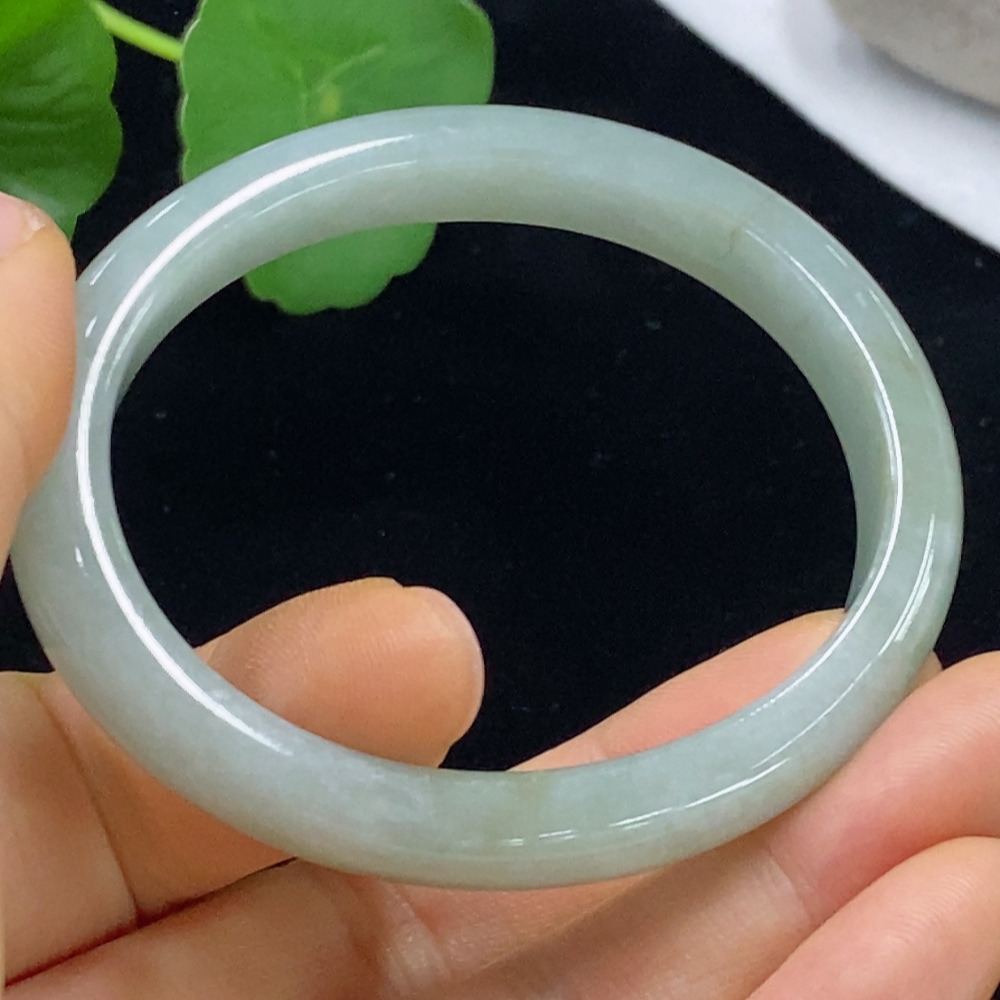 F35134188 Jadeite Concubine Bangle Total weight about 29.46g Size 54.5/Short diameter 46