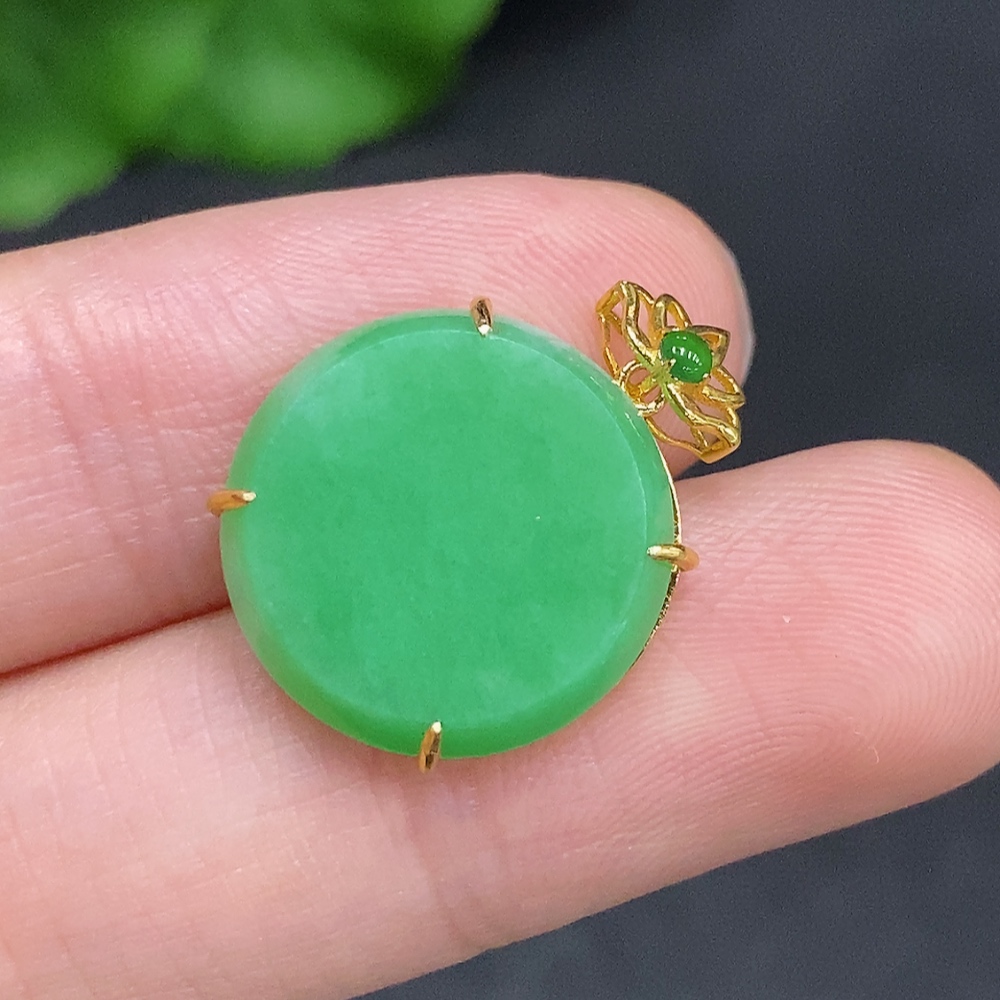 F33906811 Jadeite Plain Pendant Inlaid Pendant (74% Gold Content) Total Weight Approximately 2g