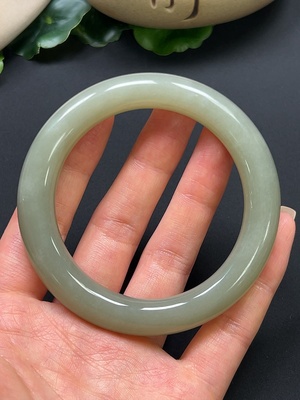 H46529439 和田玉圆条手镯 圈口56.5mm 总重约57.51g