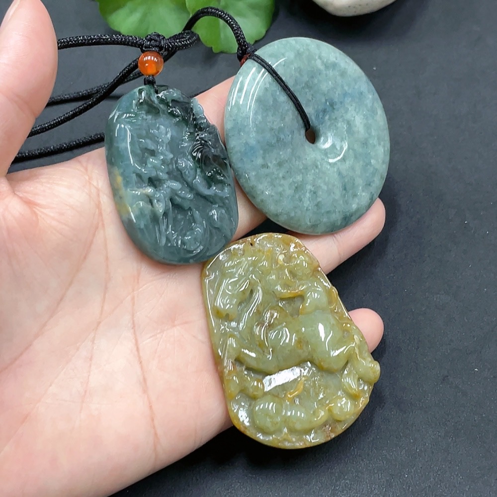 F18988878 Jadeite Pendant