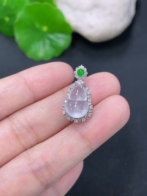 F44285428 翡翠镶嵌葫芦吊坠 18k 配镶钻石 货品总约重1.86g