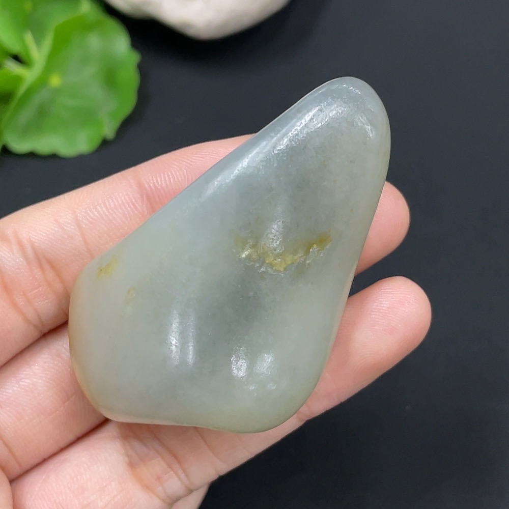 H27106745 Hetian Jade, undetermined origin of skin color, containing other mineral components, total weight approximately 49g