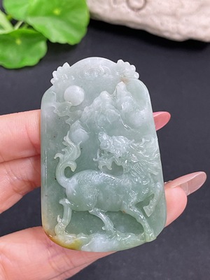 F41816673 翡翠毛货麒麟挂件 货品总重约37.19克