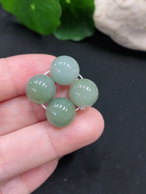 F35129138 Jadeite Round Beads Sell as a Lot