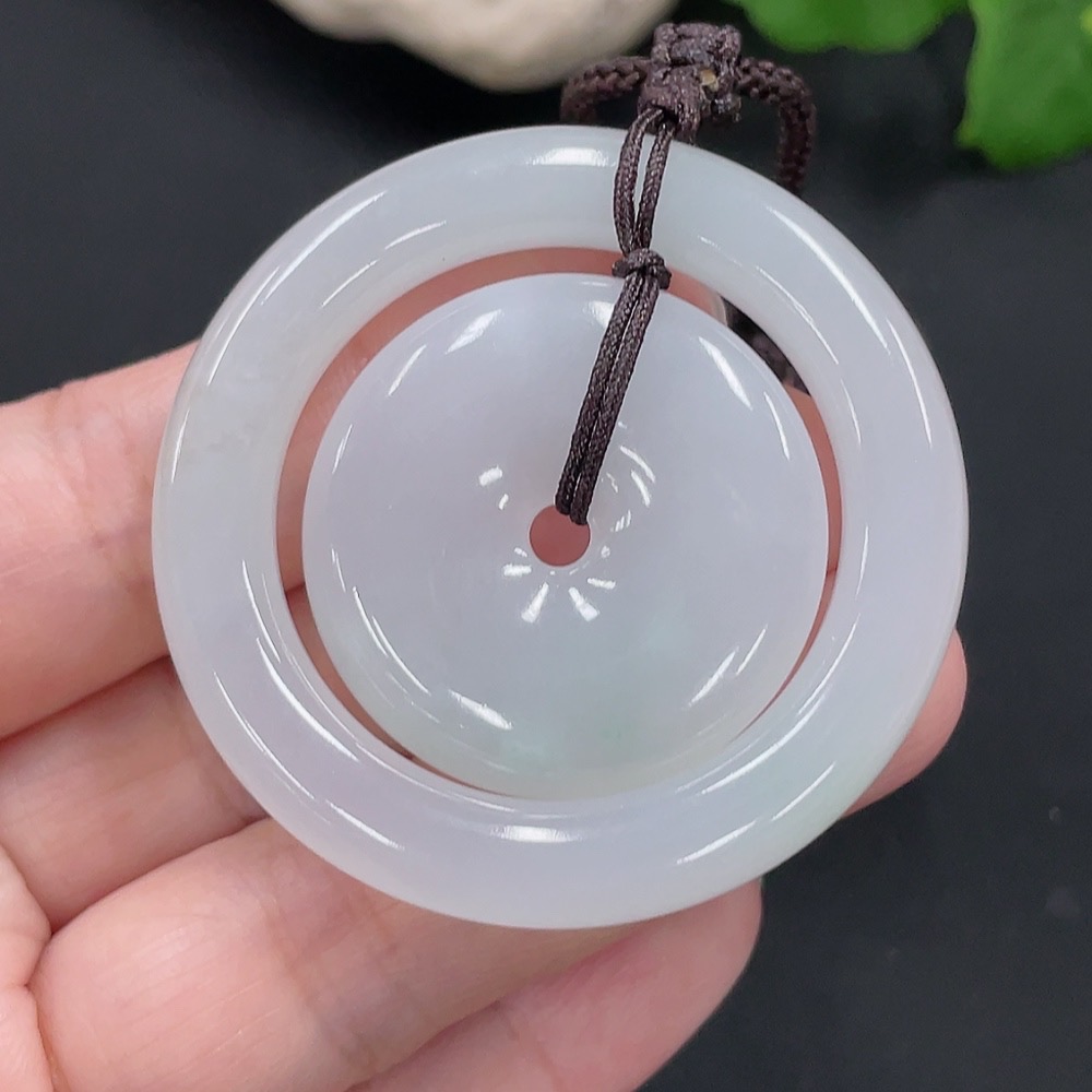 F27138508 Jadeite Mother-and-Child Button Pendant