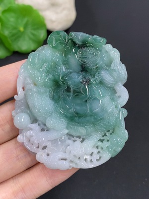 F46500247 翡翠龙龟挂件 货品总重量约72克 含其他矿物质