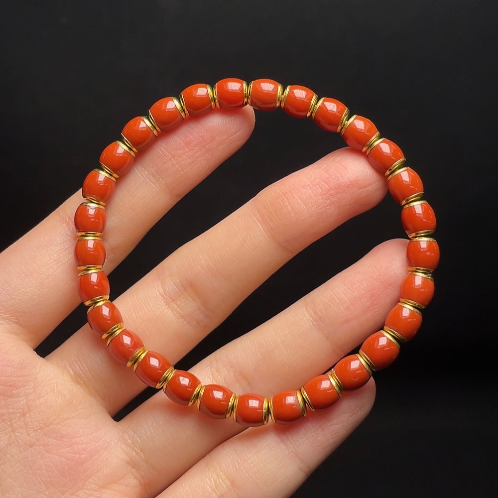 C33934476 South Red Agate Bracelet with Visible Organic Matter, 72% Gold Content, Total Weight Approx. 12.1g, Size Around 5.8mm