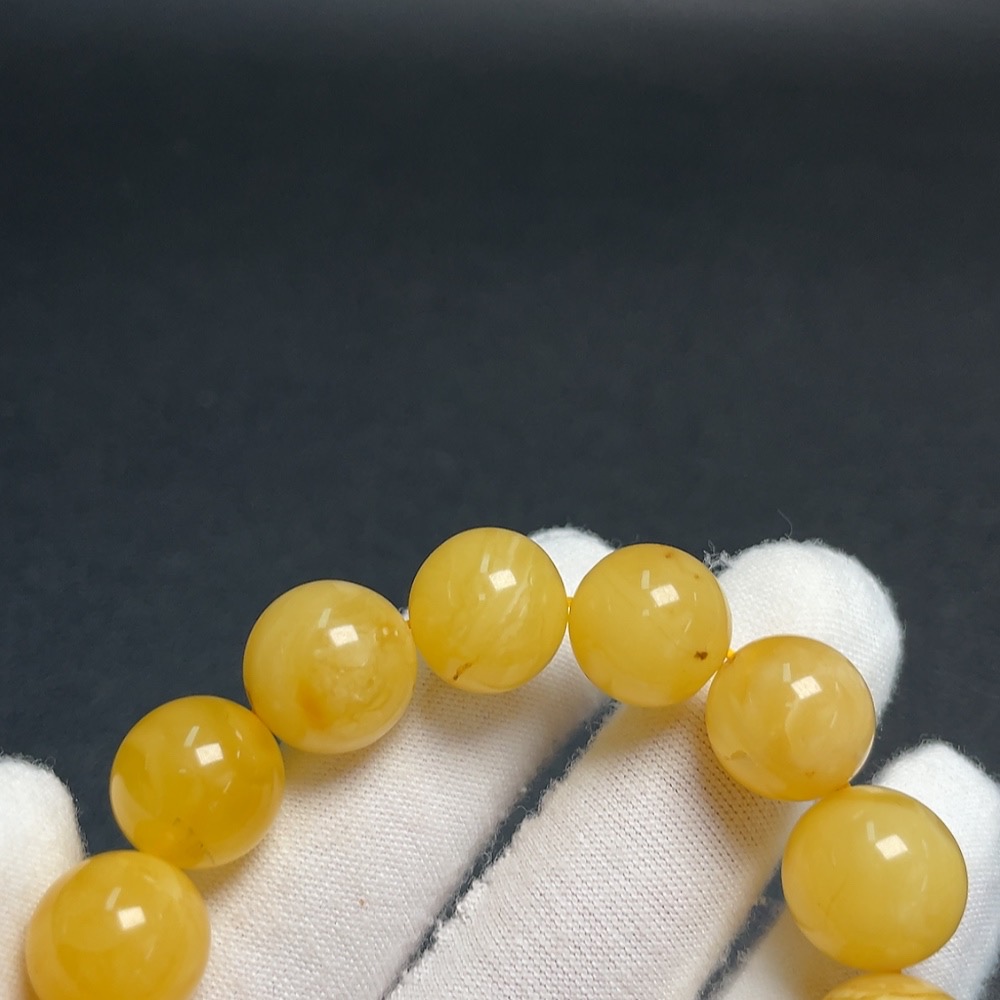 C33852730 Amber Beeswax Bracelet with Partial Visible Repairs, Total Weight Approx. 17.26g, Size ~12.1mm