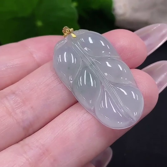 F34068794 Jadeite Leaf Pendant with 18K Gold, Non-Gold Chain, Total Weight Approx. 3.9g (Excluding Chain)