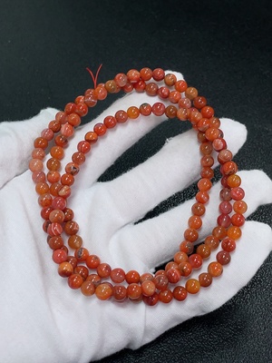 C42982586 南红玛瑙珠串 可见有机物 货品总重约32.47克 卡6mm左右