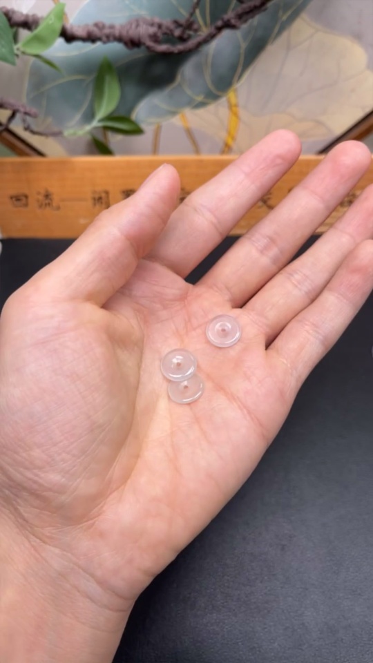 F33895788 Jadeite Peace Knot Sell as a Lot