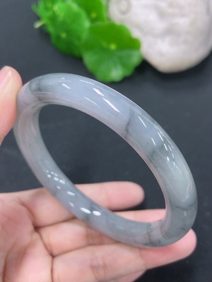 F46567355 翡翠圆条手镯 圈口57.3 货品总重约50.7克