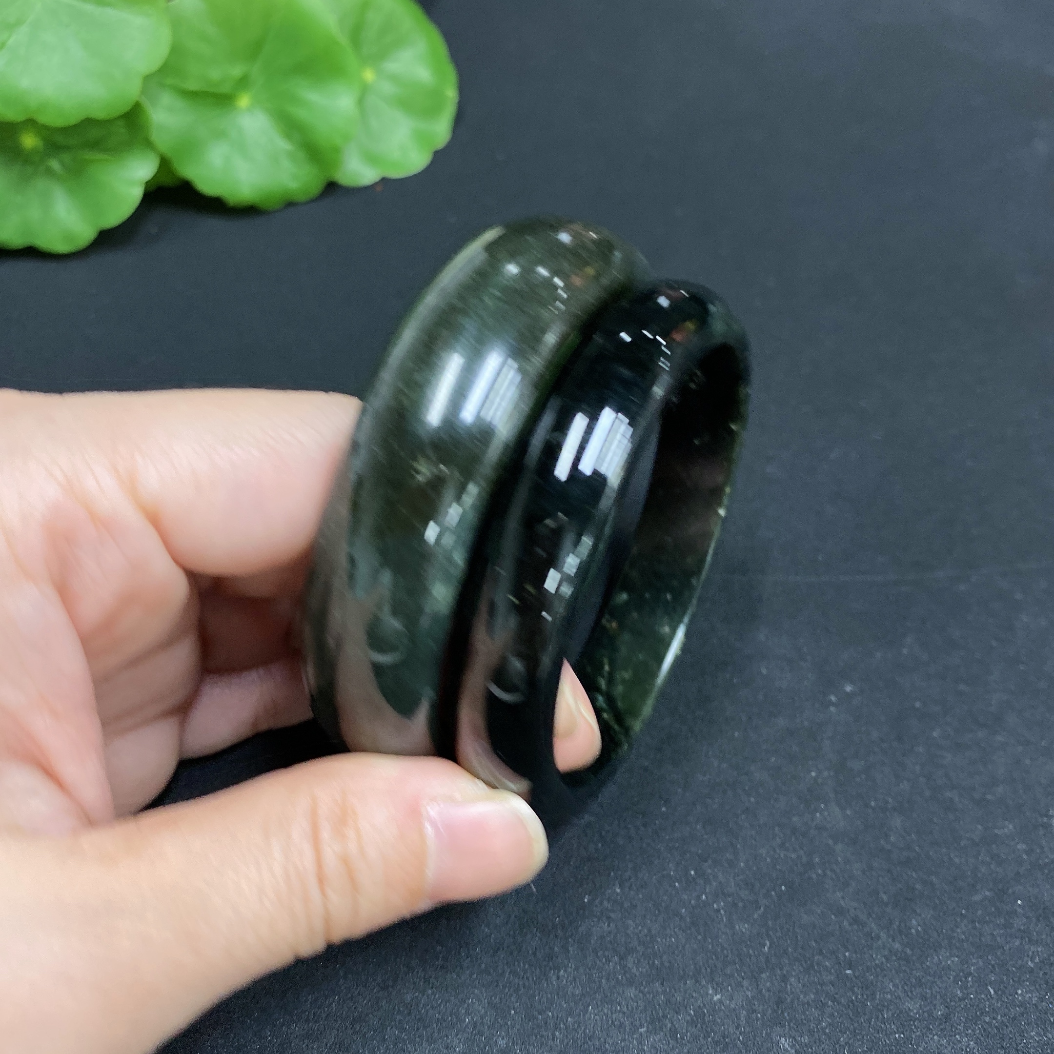 H34015074 Hetian Jade Round Bracelet Size 55.6/53.4 Total Weight Approx. 80.6g