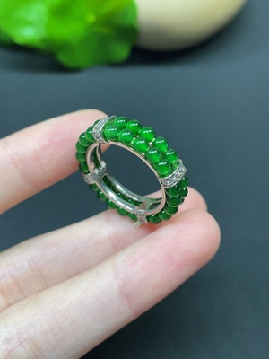 F43155379 翡翠珠子镶嵌戒指 货品总重约4.80g 非金非钻  圈口16 珠子卡2.7mm左右