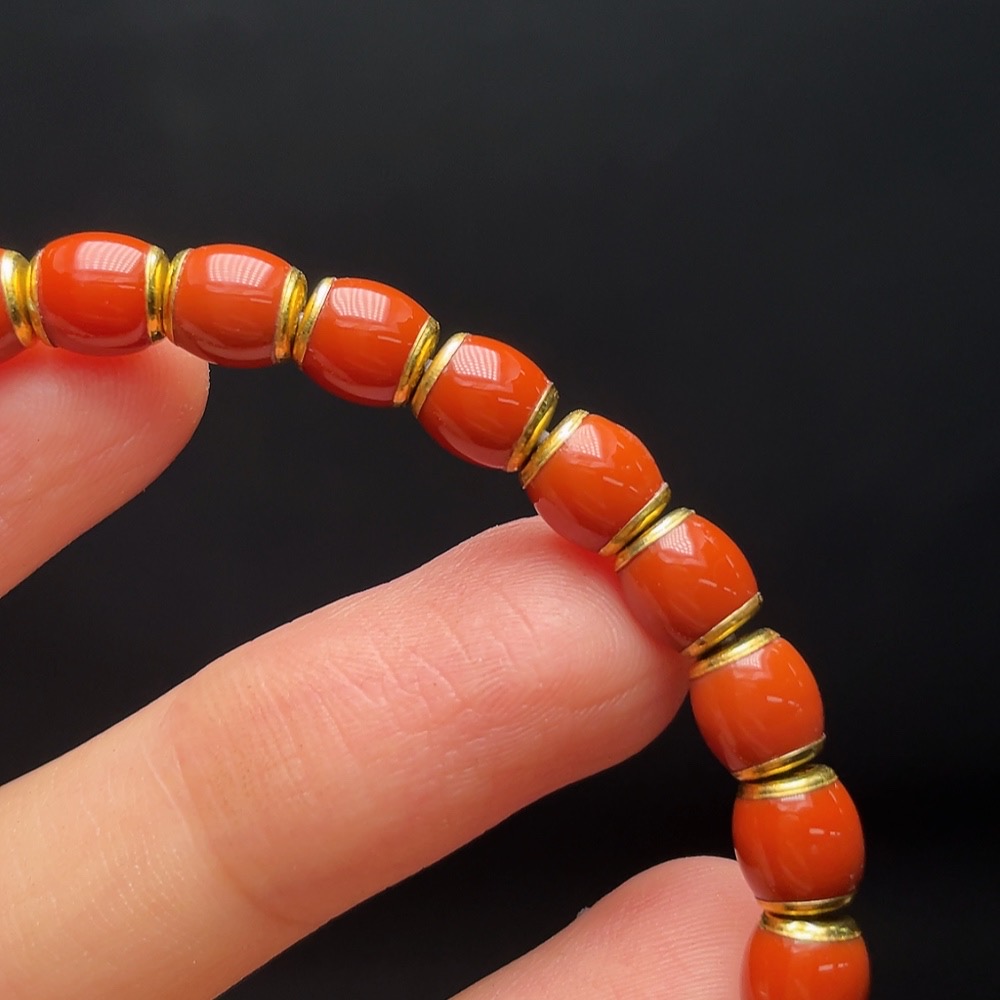 C33934476 South Red Agate Bracelet with Visible Organic Matter, 72% Gold Content, Total Weight Approx. 12.1g, Size Around 5.8mm