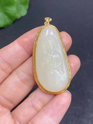 H33940248 Hetian Jade Inlaid Guanyin 18K Gold Total Weight Approx. 14.3g