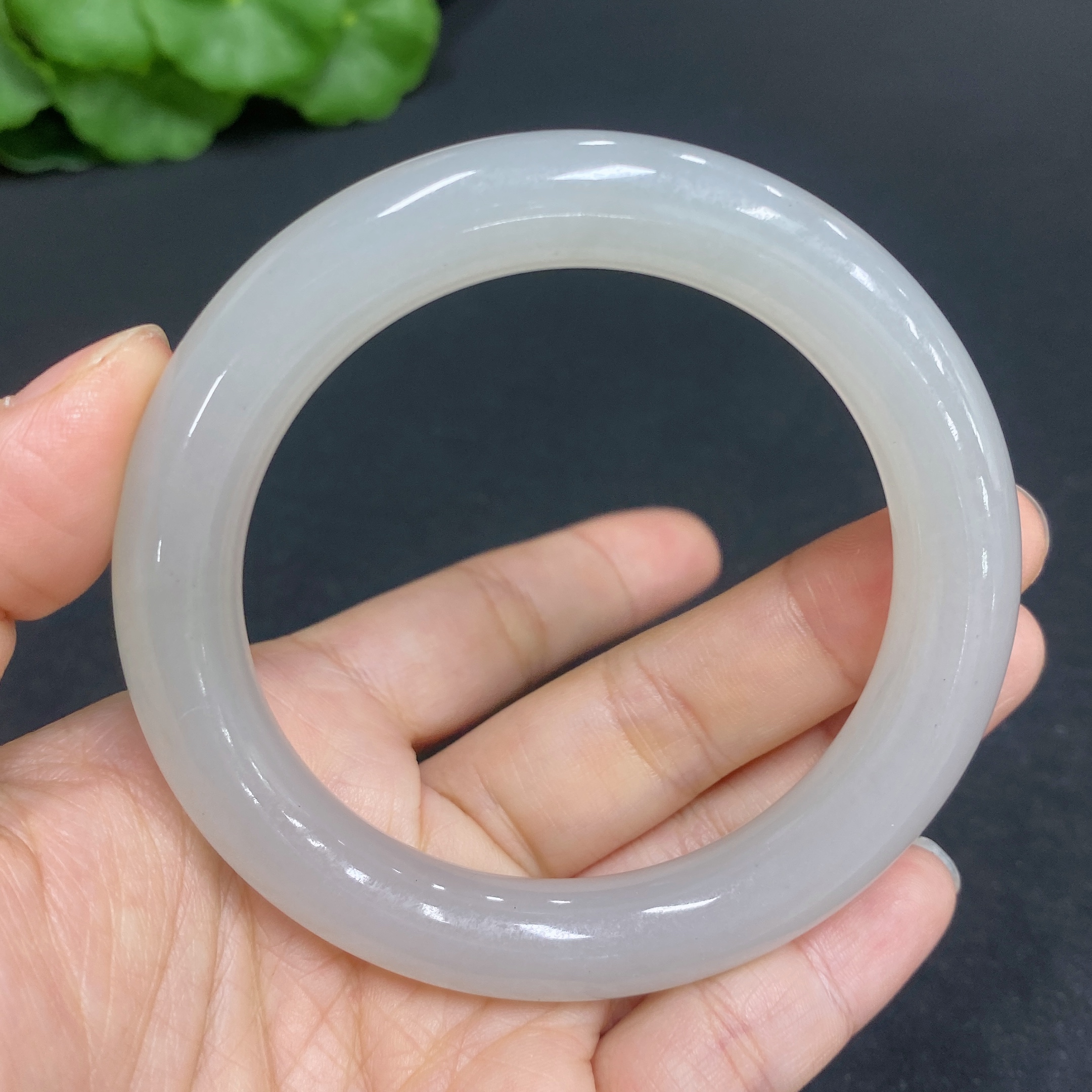 H32772002 Hetian Jade Round Bangle Size 55 Total Weight Approx. 53.4g