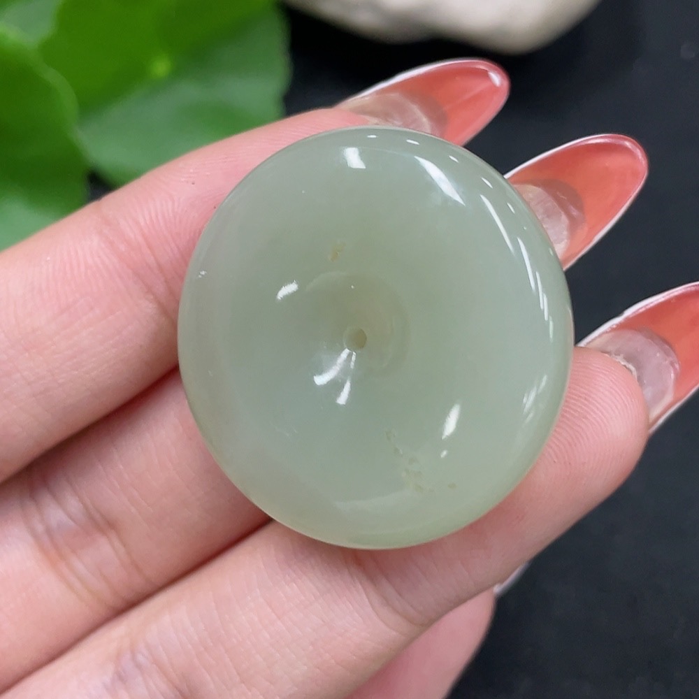 H34063581 Hetian Jade Pendant    Peace Knot    Total Weight Approx. 16.5g