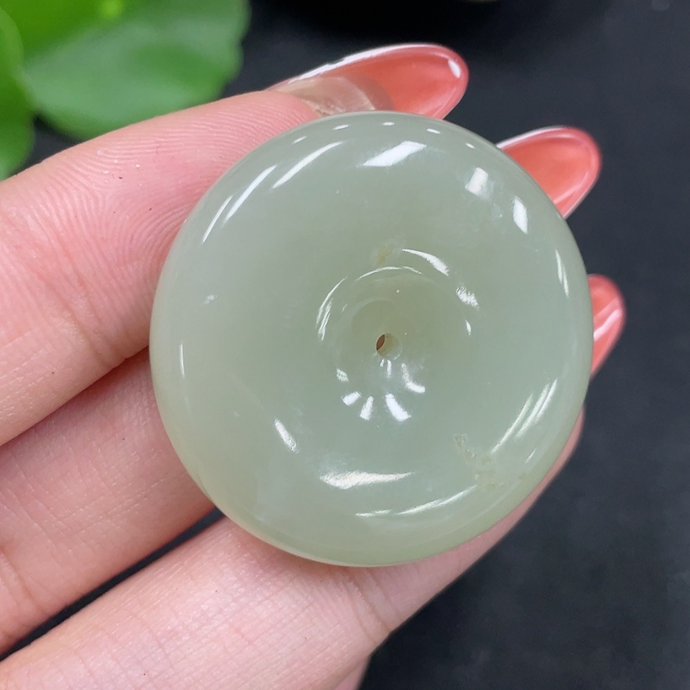 H34063581 Hetian Jade Pendant    Peace Knot    Total Weight Approx. 16.5g