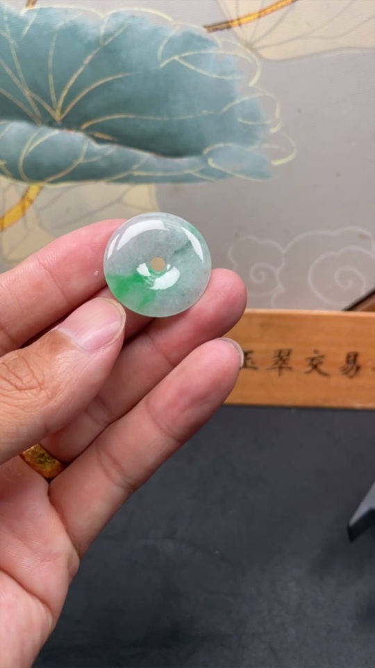 F30514010 JadeitePeace Buckle, total weight approximately 4.7g